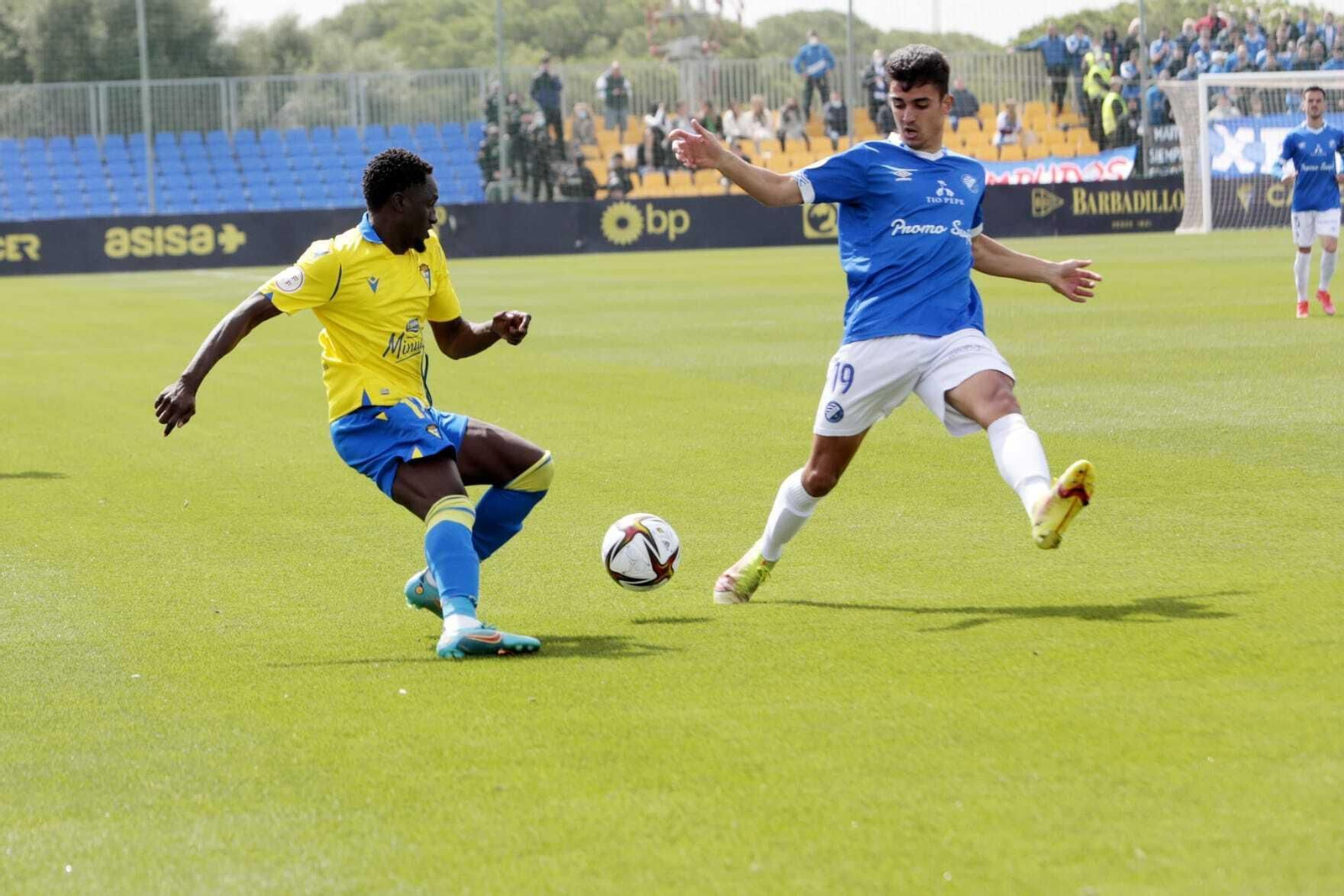 Tensión en el derbi entre Cádiz B y Xerez DFC