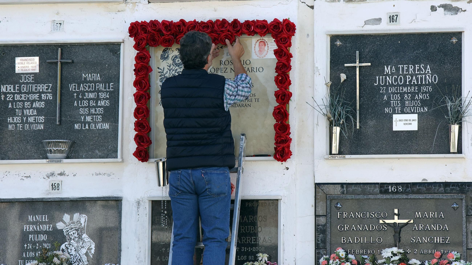 Imágenes del cementerio de Jerez en el Día de los Fieles Difuntos