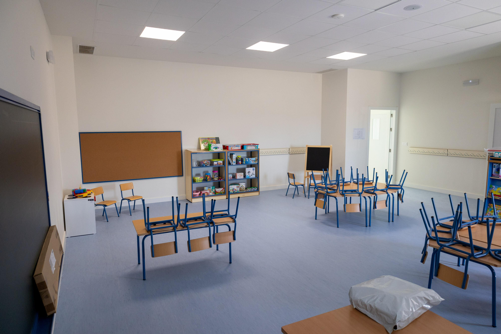 Un recorrido en imágenes por el interior del nuevo colegio del Ensanche Sur en Huelva