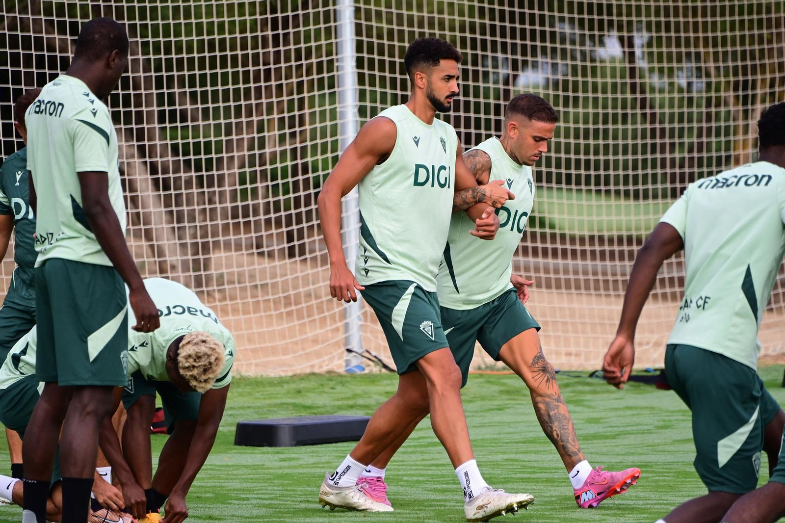 La venta de Chris Ramos es la forma más clara de obtener dinero.