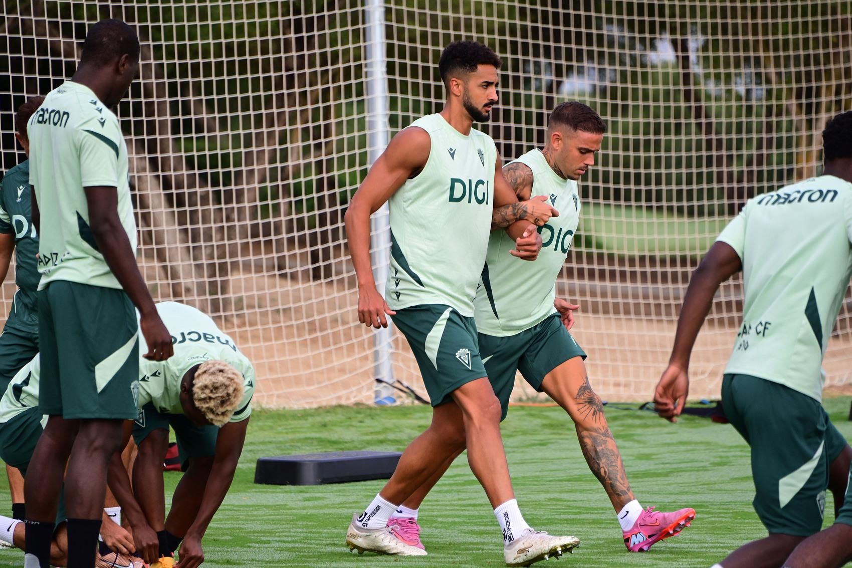 El Cádiz CF no llega a lo que consigue un rival directo