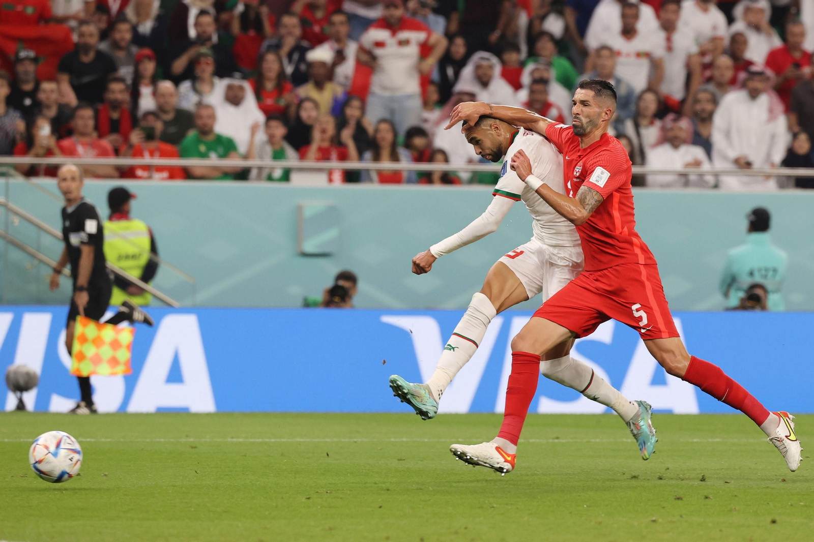 En-Nesyri marca con la derecha el segundo gol marroquí.