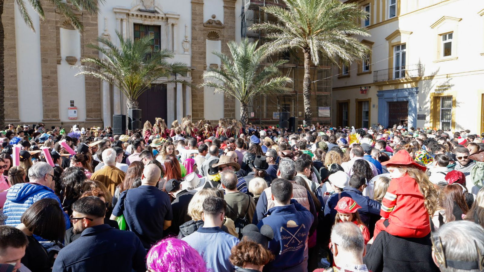 Así vive Cádiz su primer sábado de Carnaval 2025: búscate entre las imágenes del día en la calle