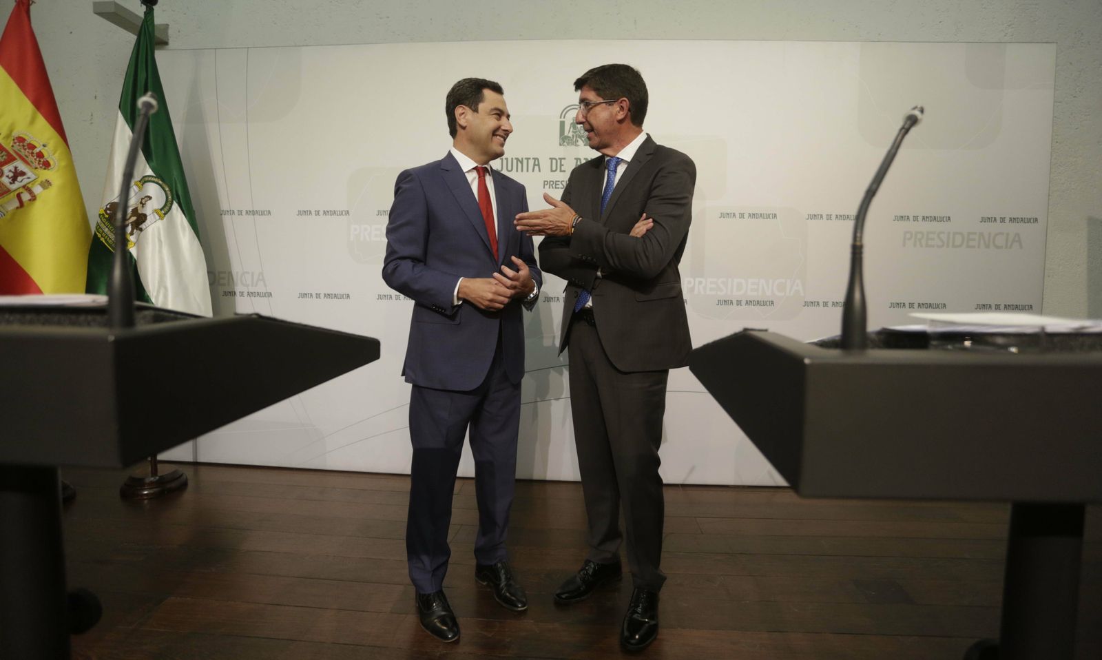 Moreno y Marín ensalzan la "estabilidad" del Gobierno del "cambio y el diálogo"