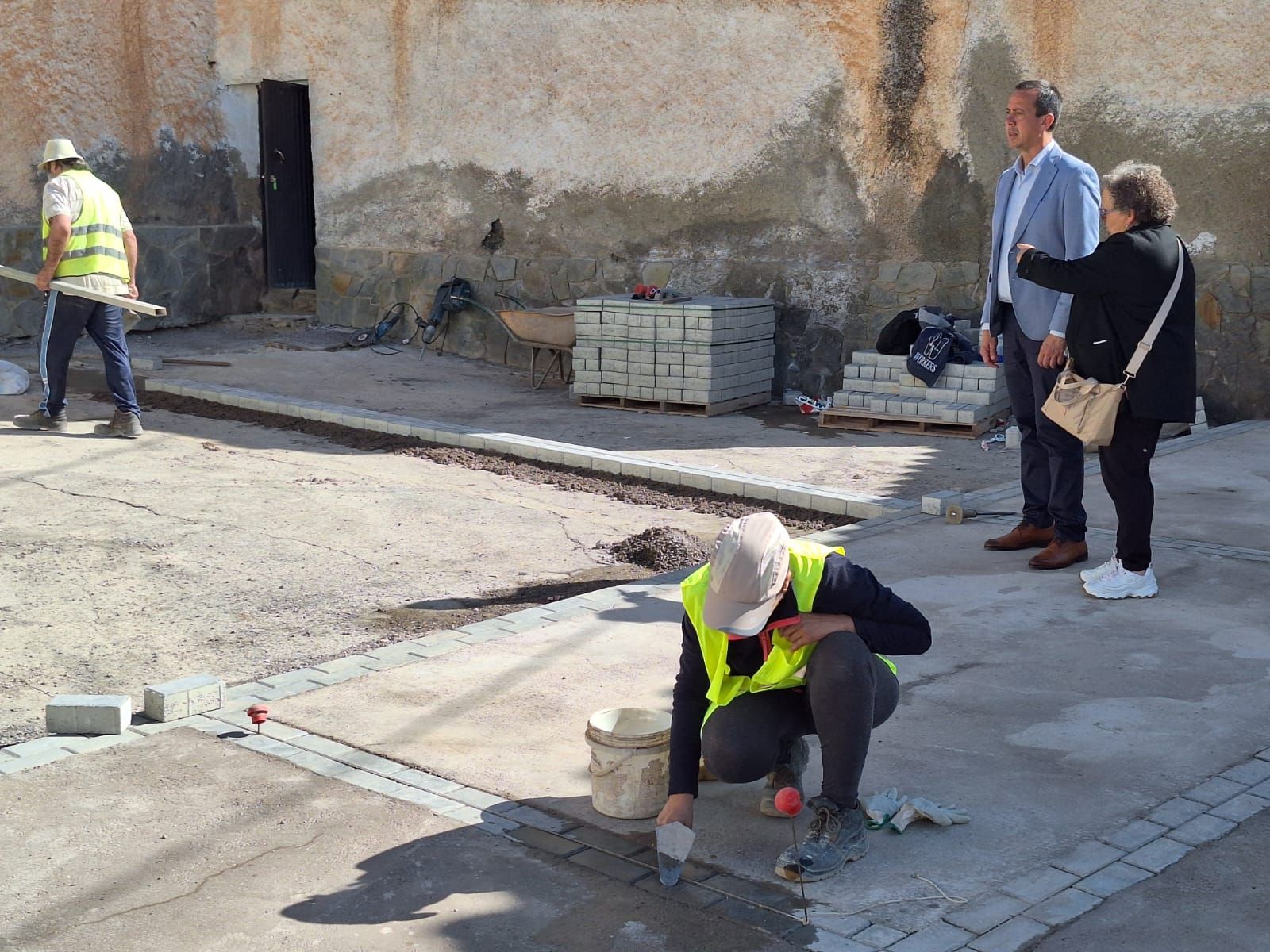 Visita a los trabajos del PFEA del subdelegado del Gobierno y la alcaldesa de Gérgal.