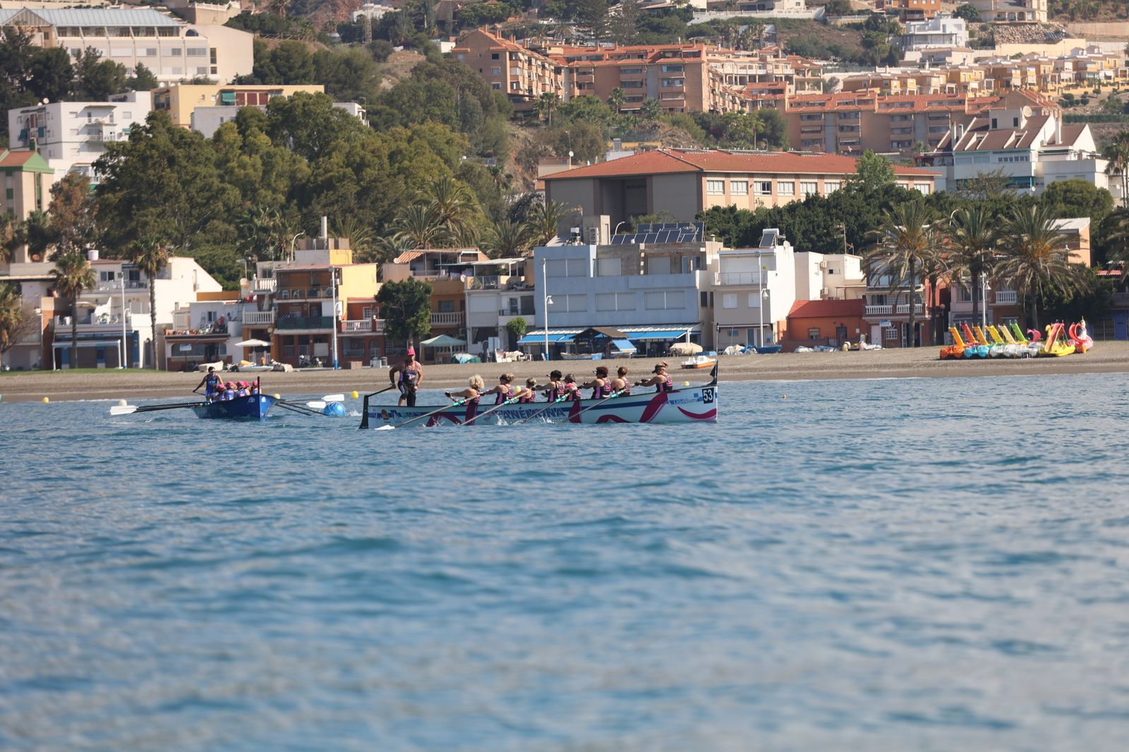 Más de 100 mujeres supervivientes de cáncer participan este sábado en una Regata Nacional en Málaga
