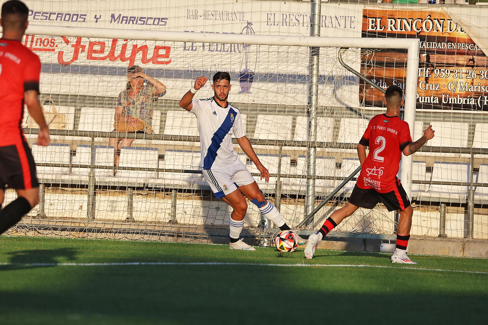 Imágenes del amistoso entre el CD Punta Umbría y el Recreativo de Huelva
