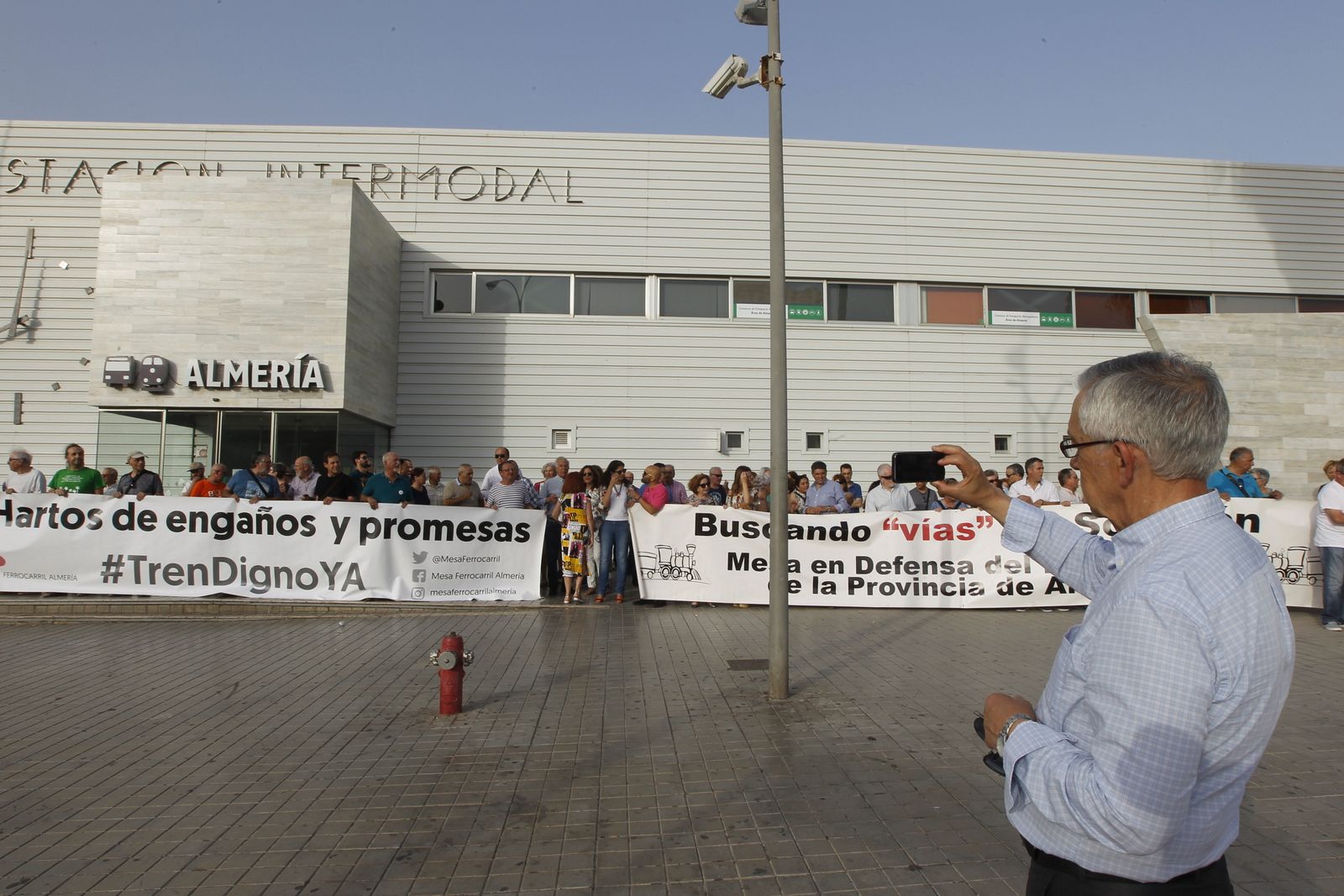 Fotogalería manifestación Mesa del Ferrocarril de Almería