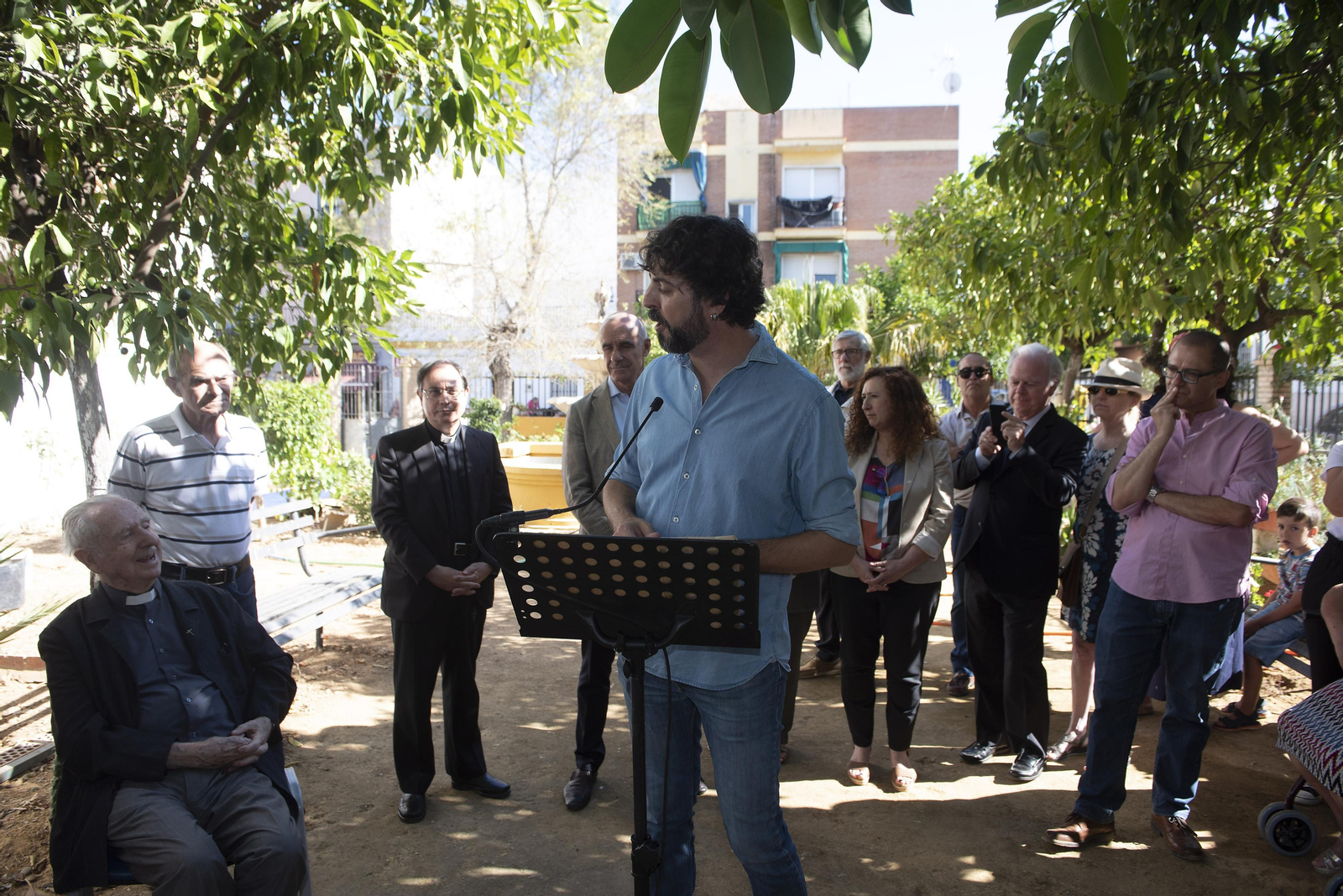 Las imágenes de la inauguración de los jardines del párroco D. Pedro Ybarra