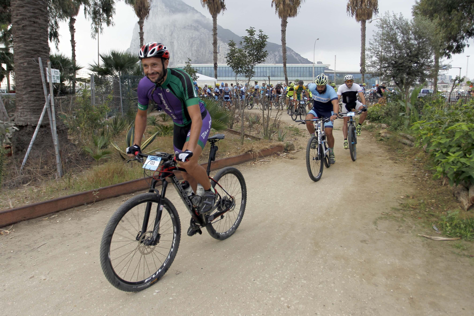 Salida de las bicicletas de montaña desde La Línea.