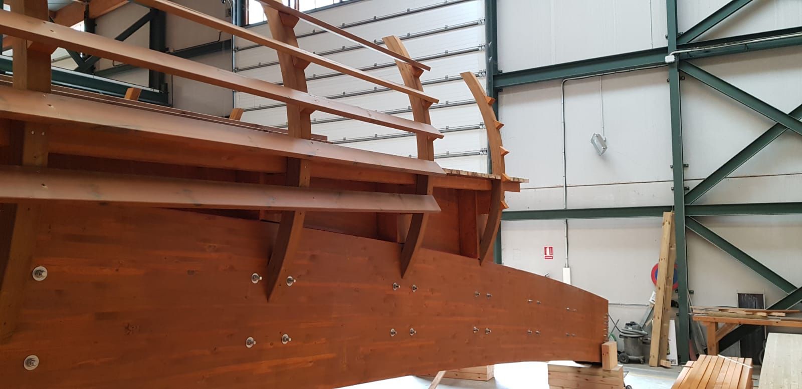 Pasarela de madera sobre el río Guadalhorce