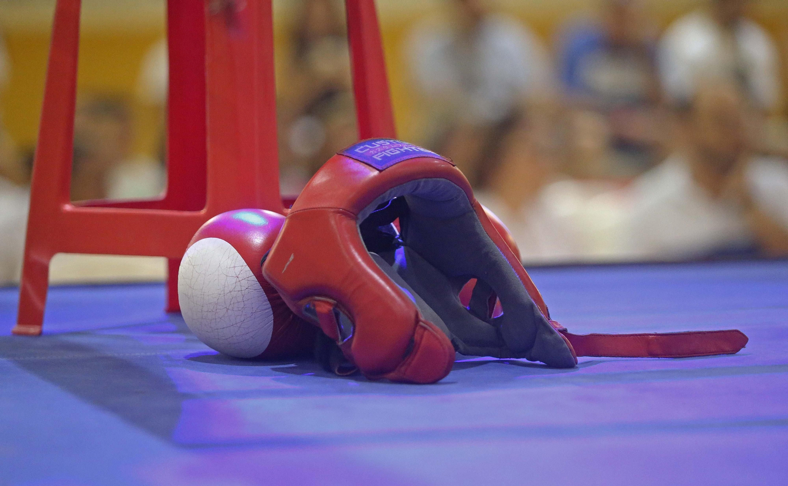 Velada de rock boxing en Tarifa, en imágenes