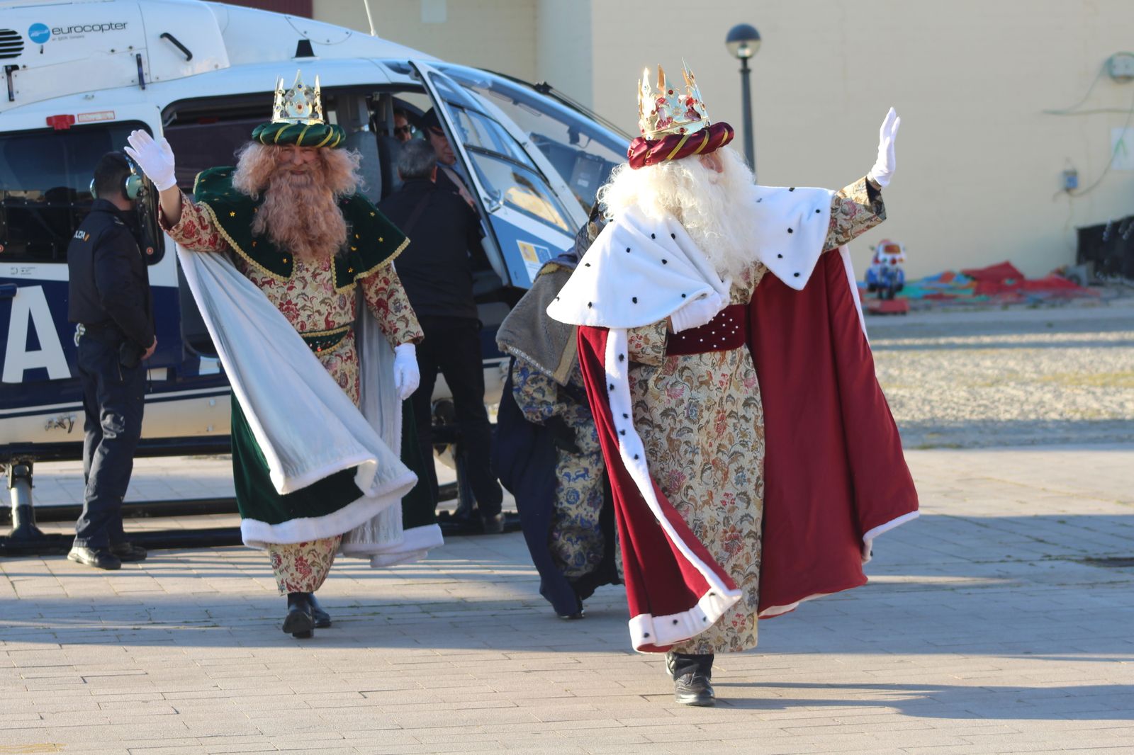 Los Reyes Magos tras aterrizar en Puerto Real