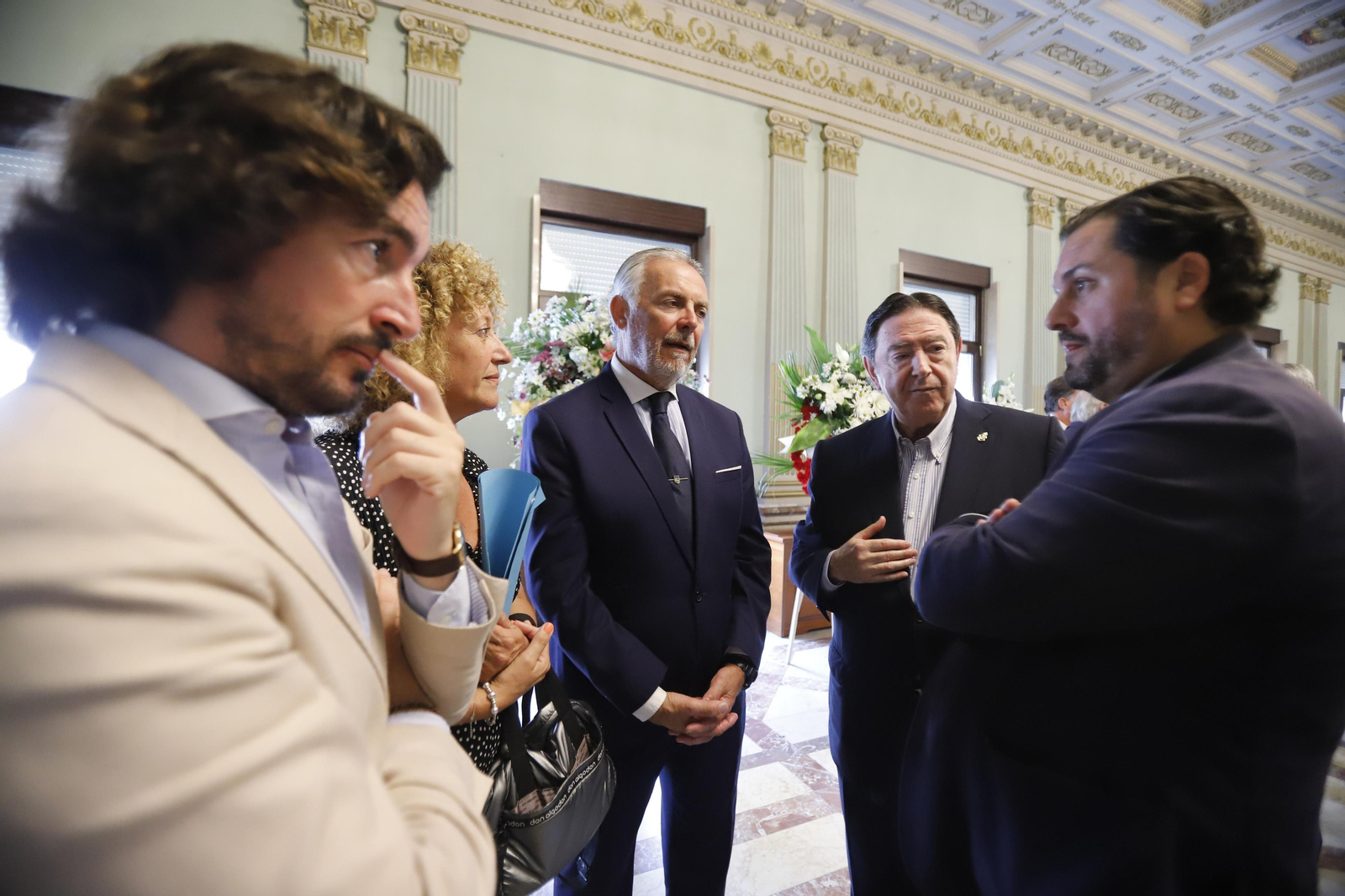 Imágenes de la capilla ardiente de Miguel Báez Espuny 'Litri' en la mañana del viernes