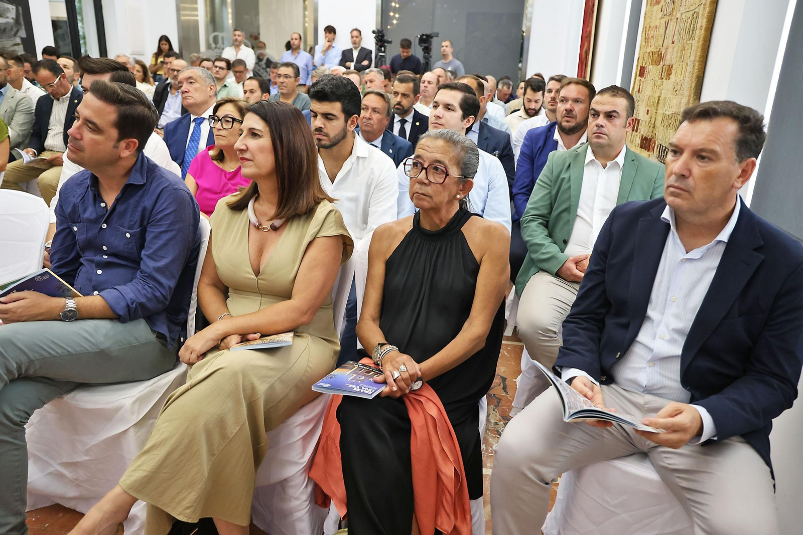 Imágenes de presentación de la guía de la Procesión Magna Mariana 2025 de Huelva Información