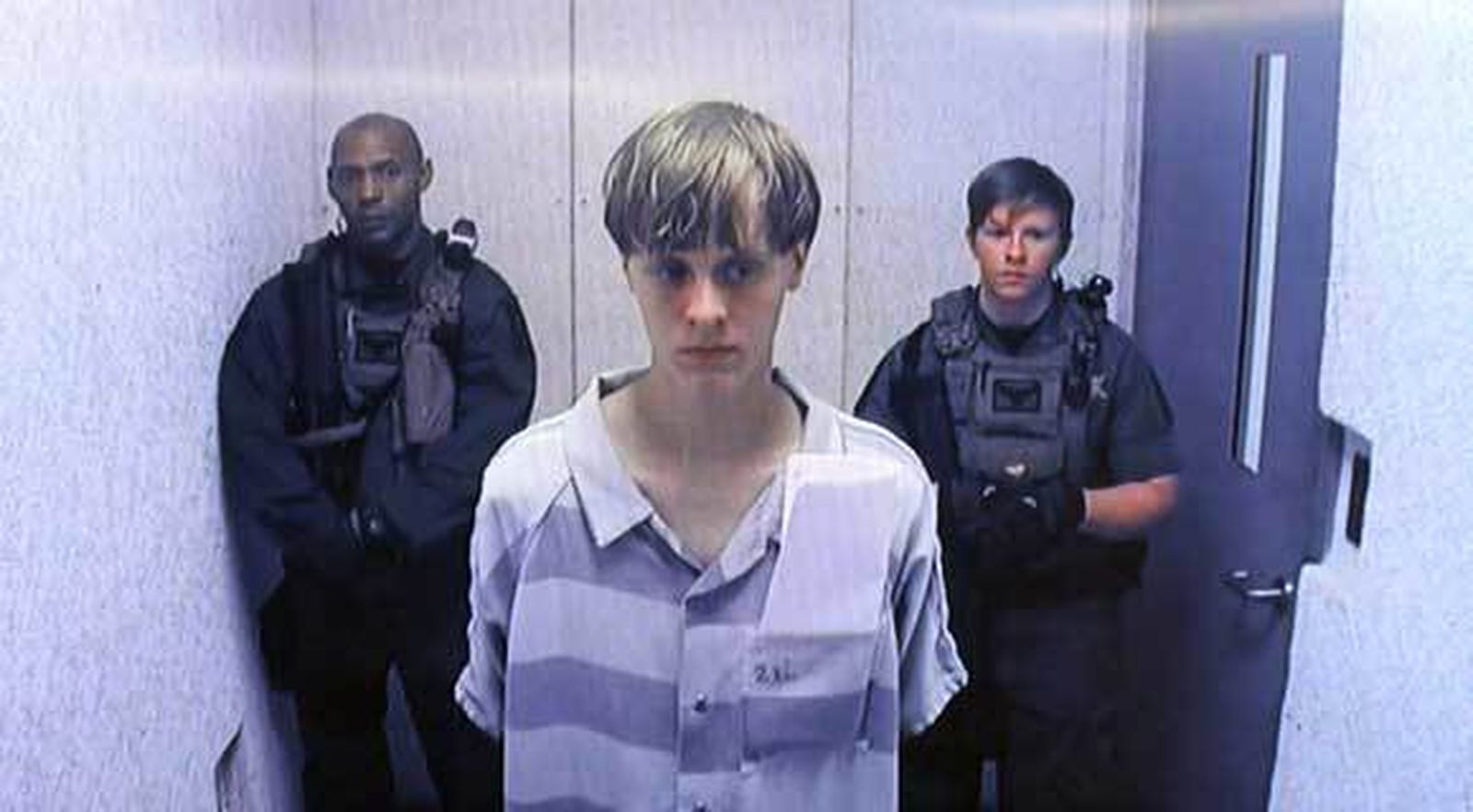 Aparecen nuevas fotos del asesino de Charleston y un manifiesto racista que podría ser suyo