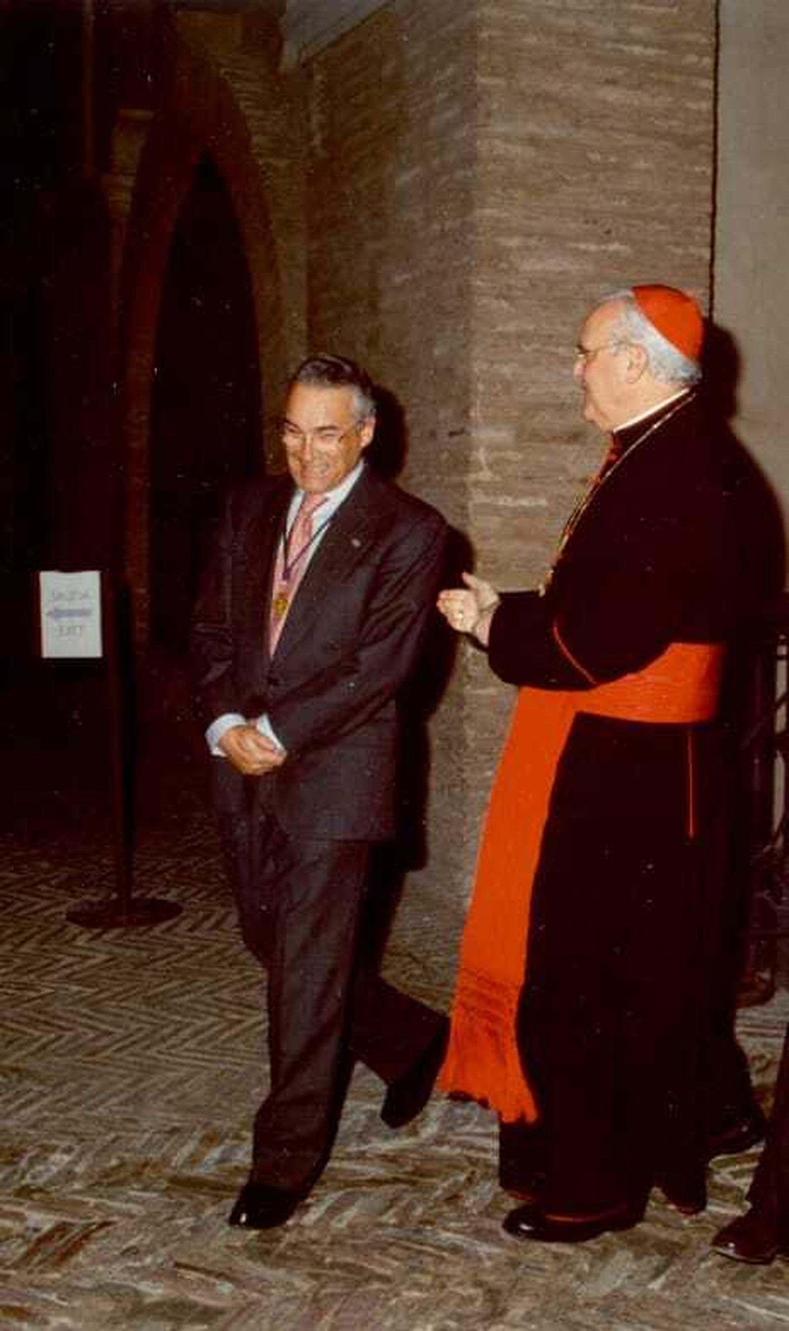 José León-Castro con el cardenal Amigo.