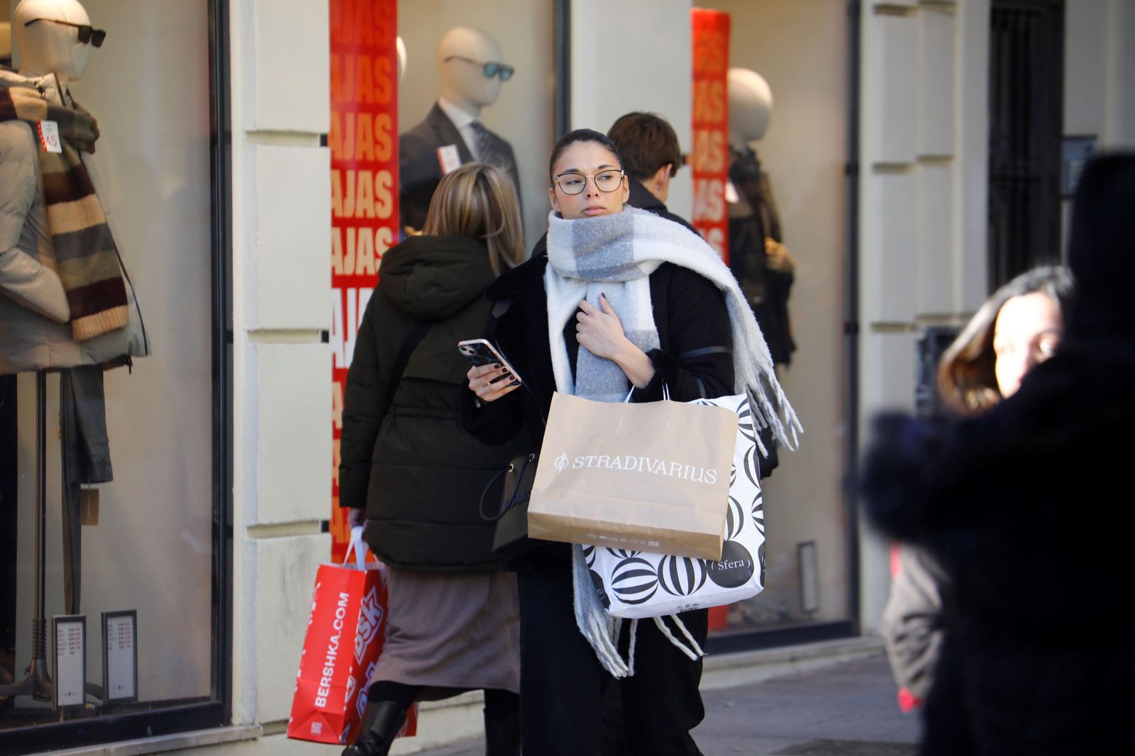 Los cordobeses se lanzan a por las rebajas de invierno, en imágenes