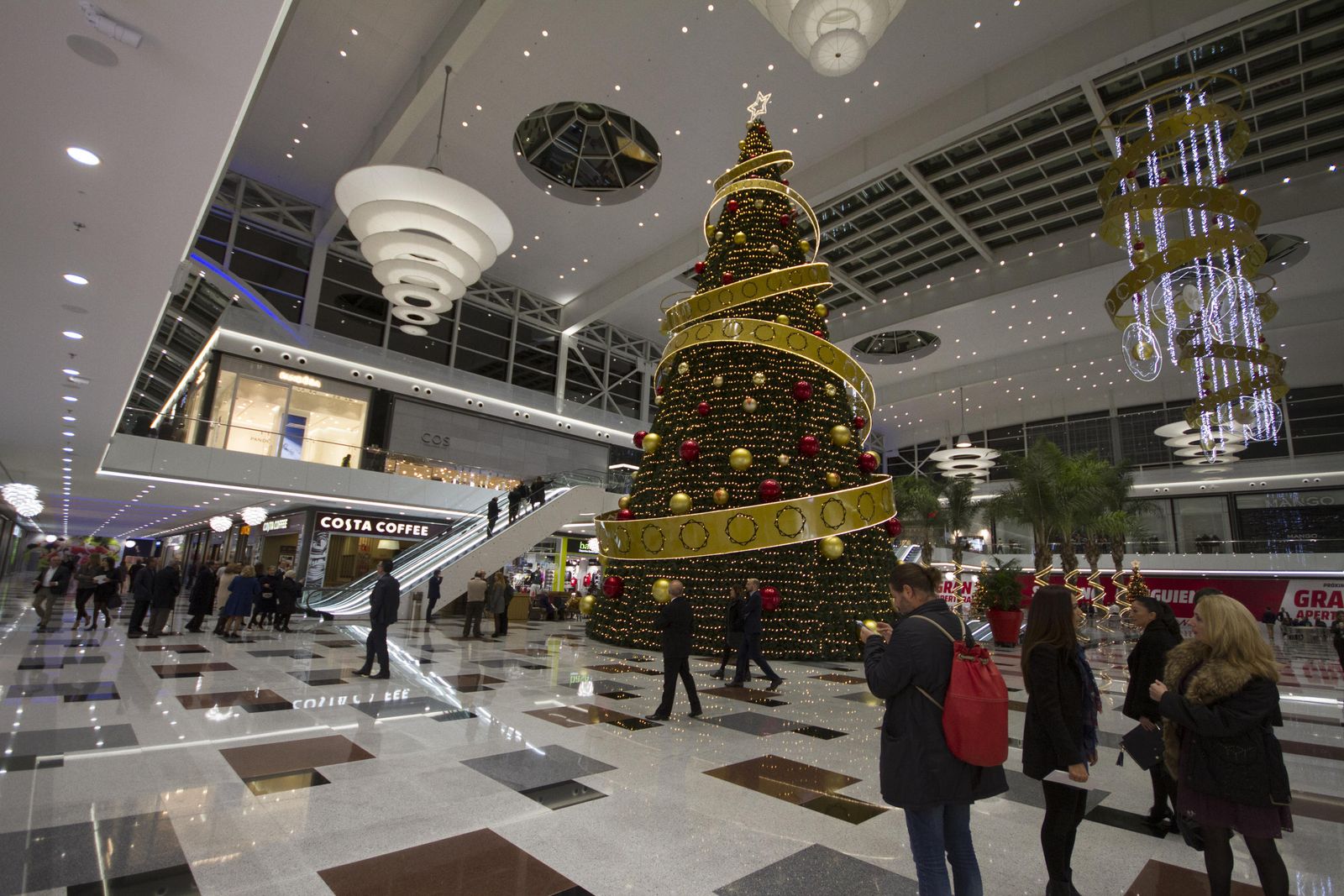 Fiesta en Granada por la apertura del Nevada