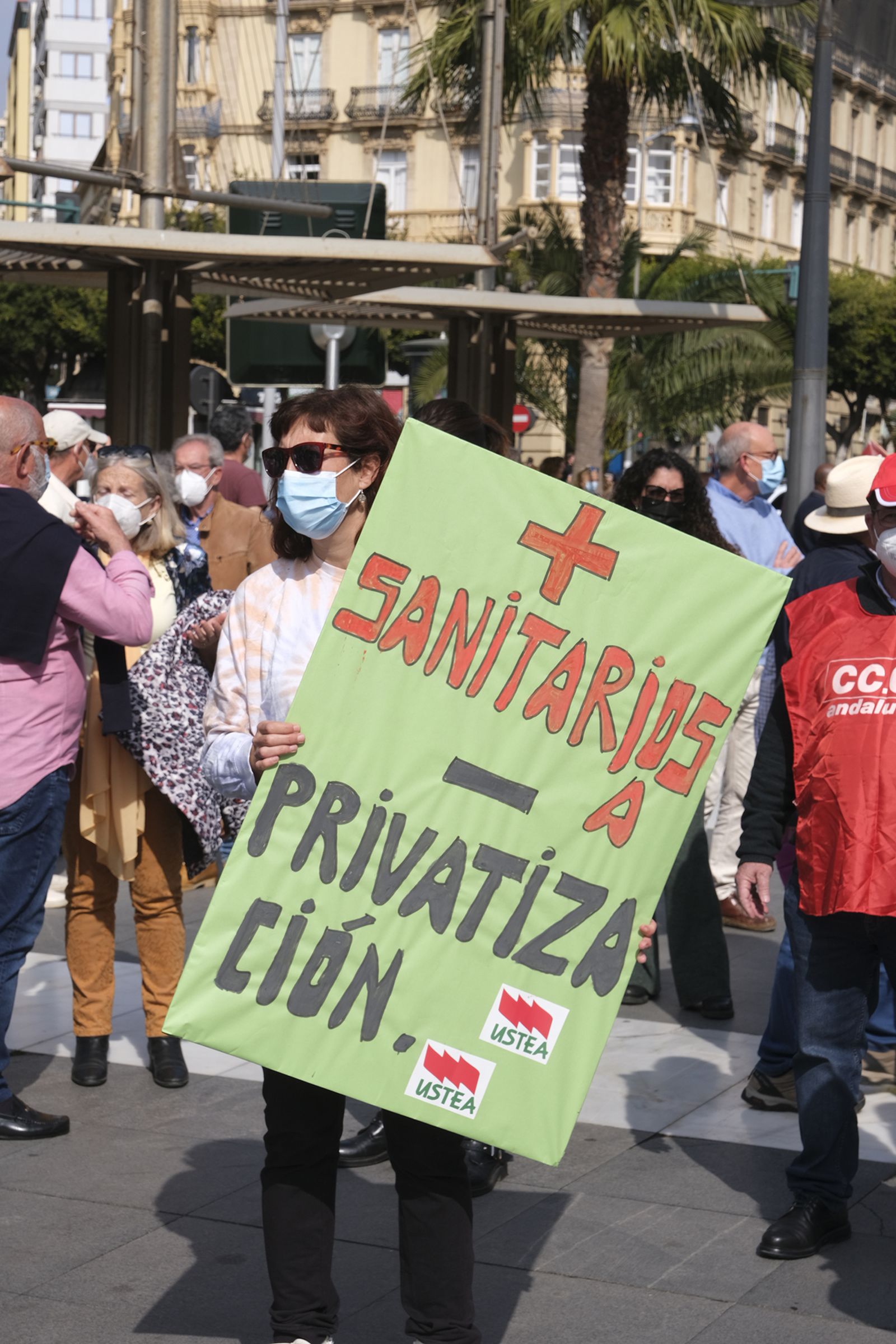Imágenes de la manifestación a favor de la sanidad pública en Almería