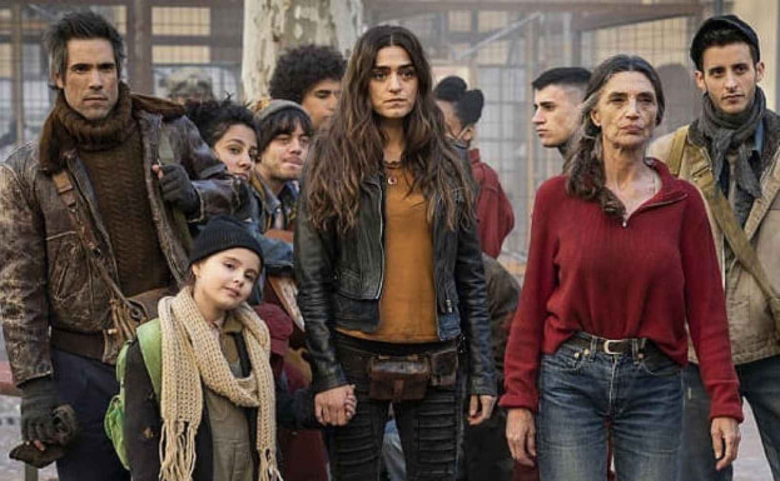 Parte del elenco de 'La Valla', con Ángela Molina, su hija Olivia y Unax Ugalde.