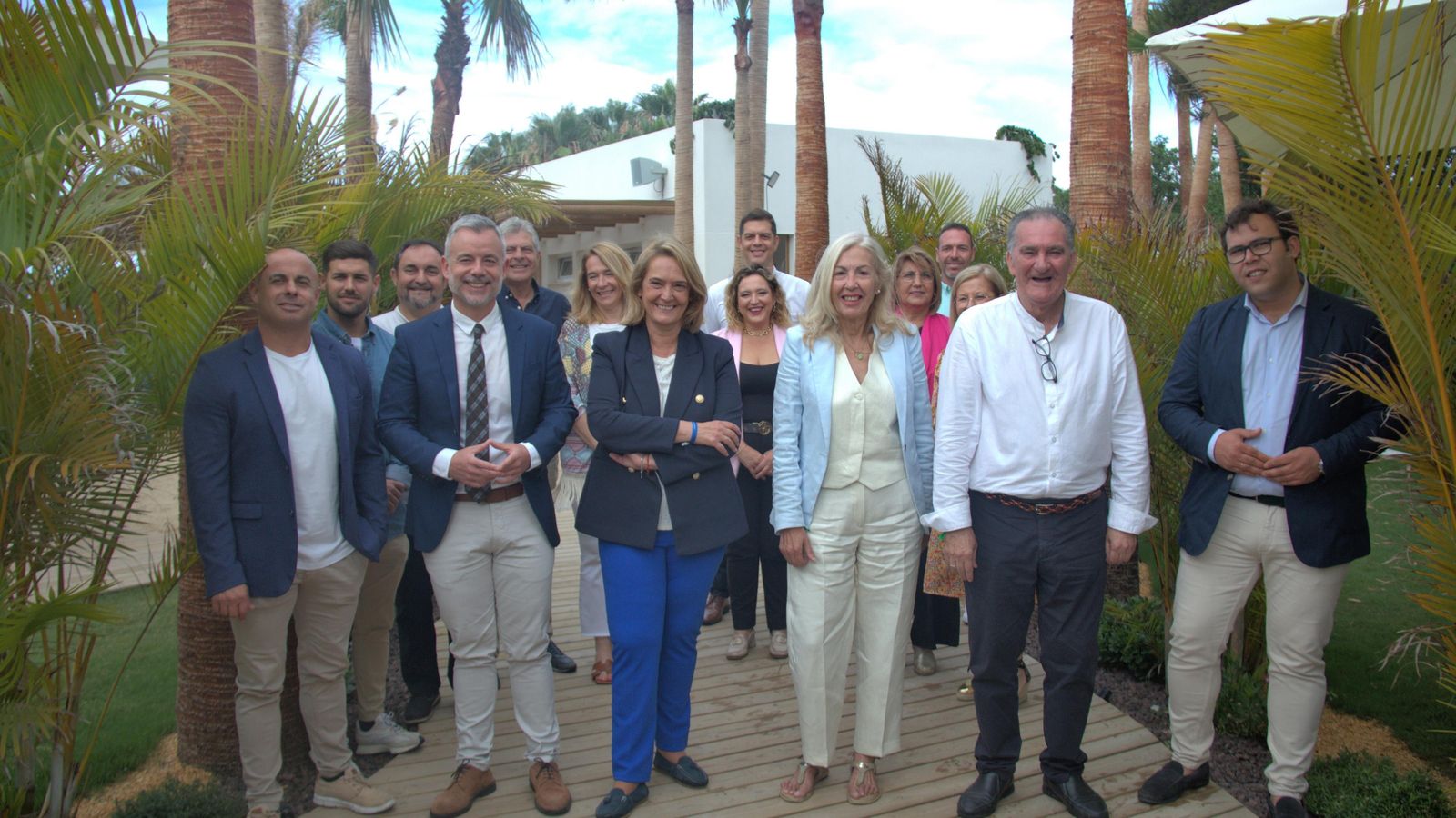 El grupo de hombres y mujeres que conformarán el próximo gobierno municipal de Motril El grupo de hombres y mujeres que conformarán el próximo gobierno municipal de Motril