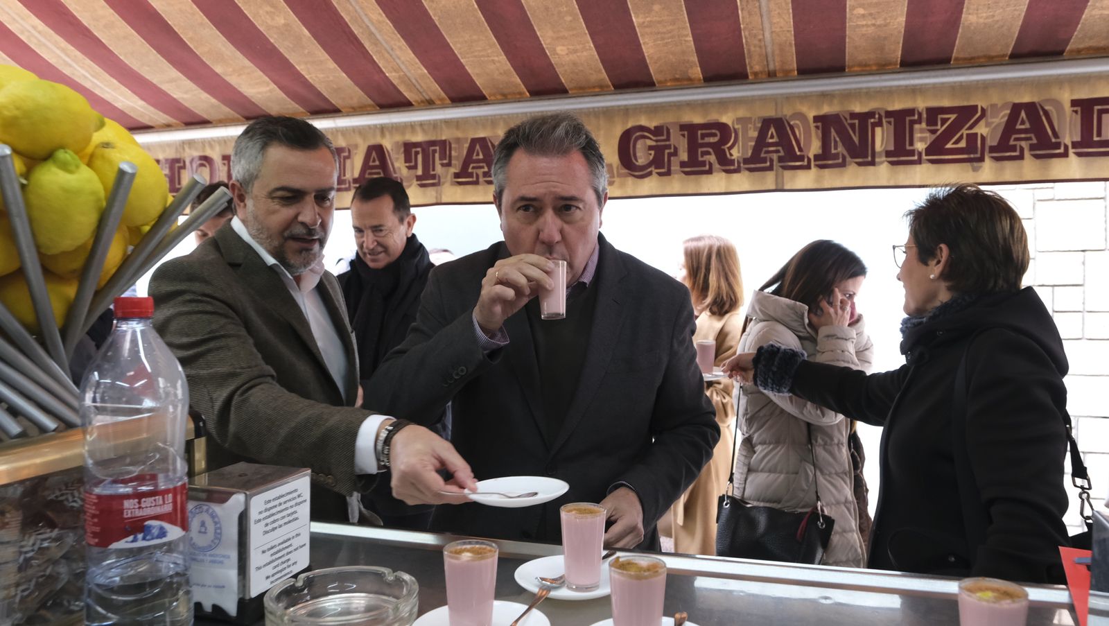 Imágenes de la visita del Secretario General del PSOE-A, Juan Espadas, a Almería.