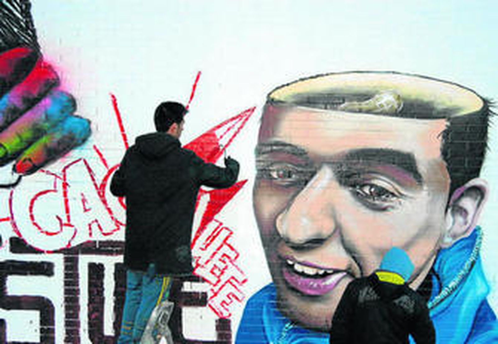 El concurso de graffiti continuó ayer domingo debido al viento reinante el sábado en toda la zona.