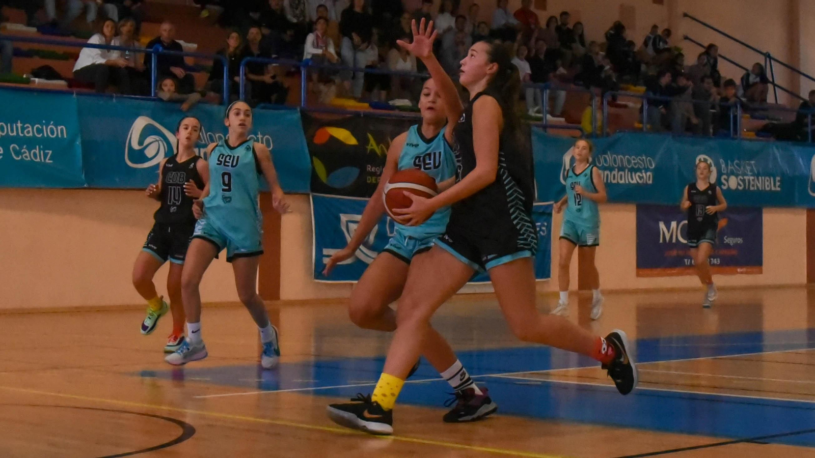 Las fotos de la ultima jornada del Andaluz infantil femenino de baloncesto en La Línea
