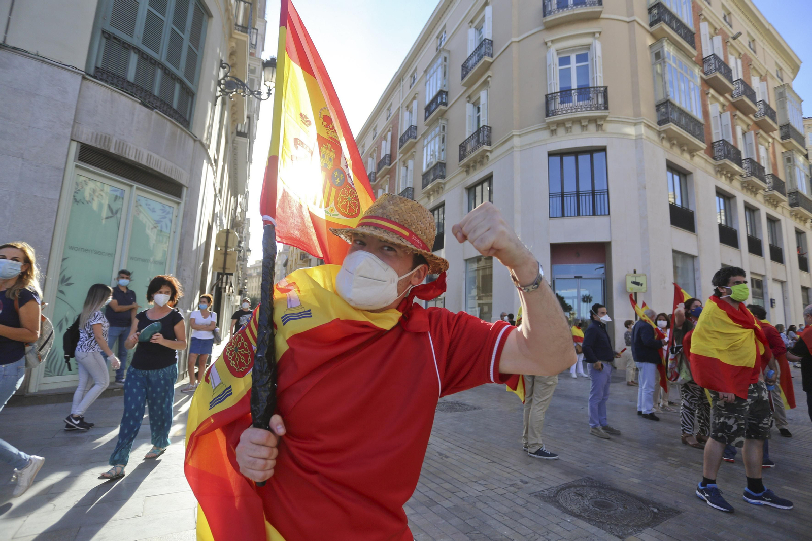 Las fotos de la cacerolada en Málaga contra el Gobierno por el coronavirus
