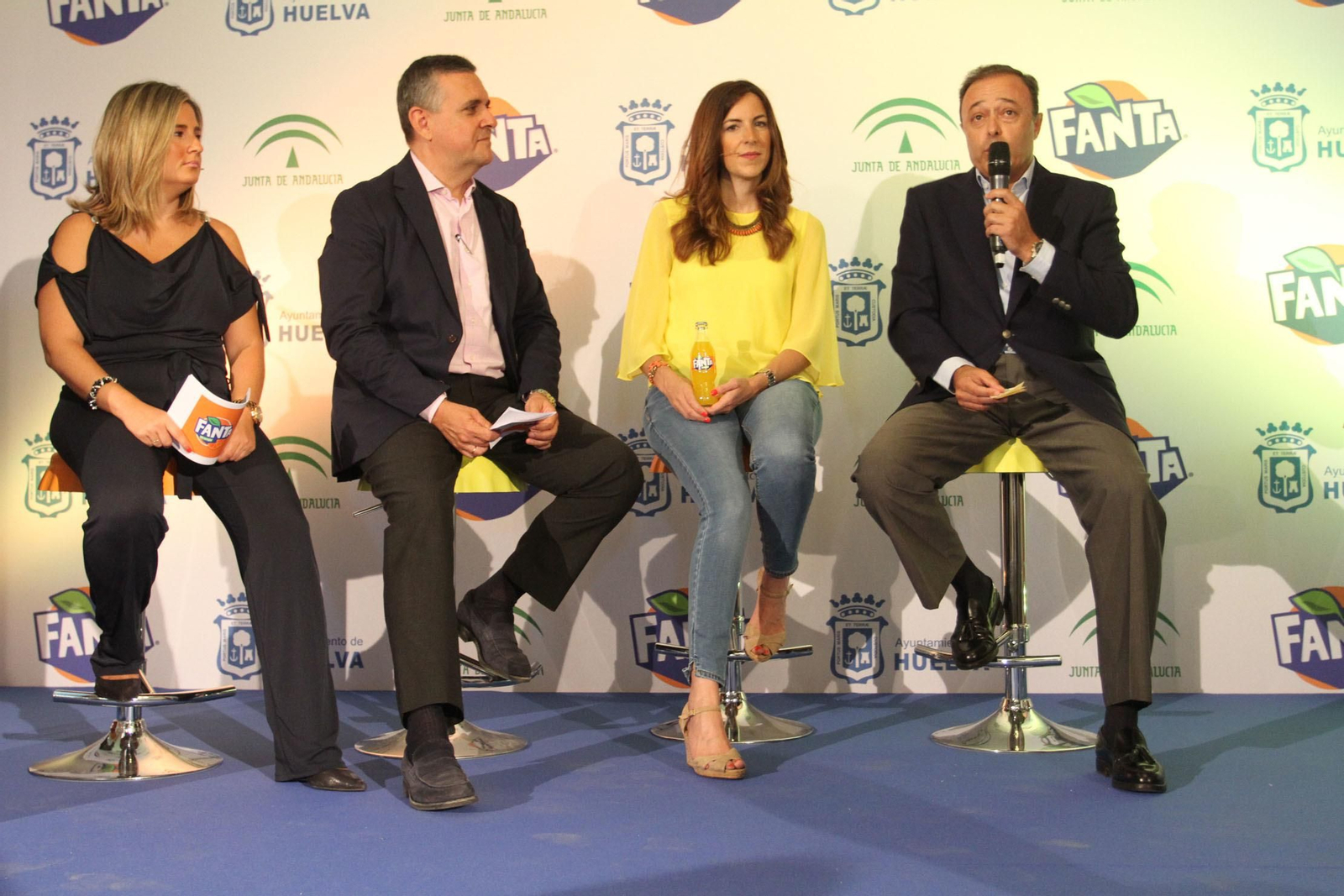 Presentación de la nueva botella de vidrio de Fanta