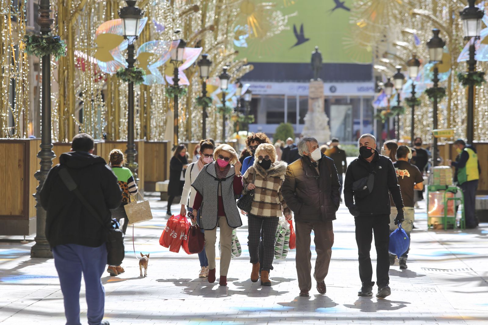 Personas por el centro de Málaga.