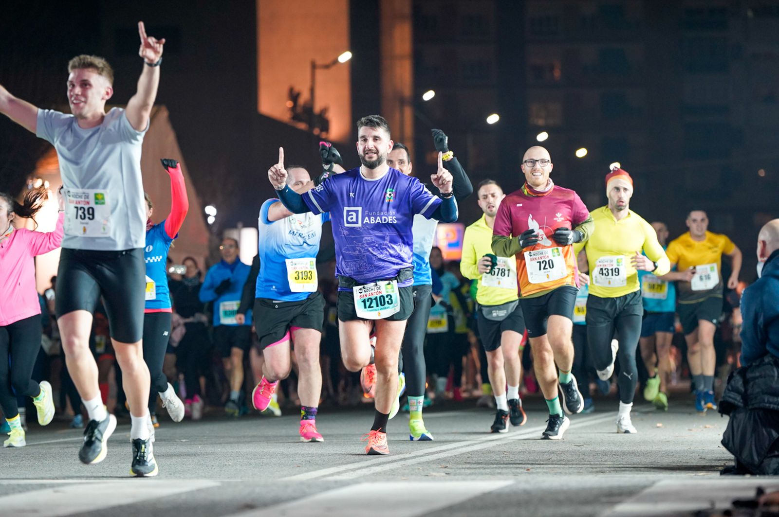 En imágenes: búscate en tu llegada a meta de la Carrera de San Antón 2026 (14)