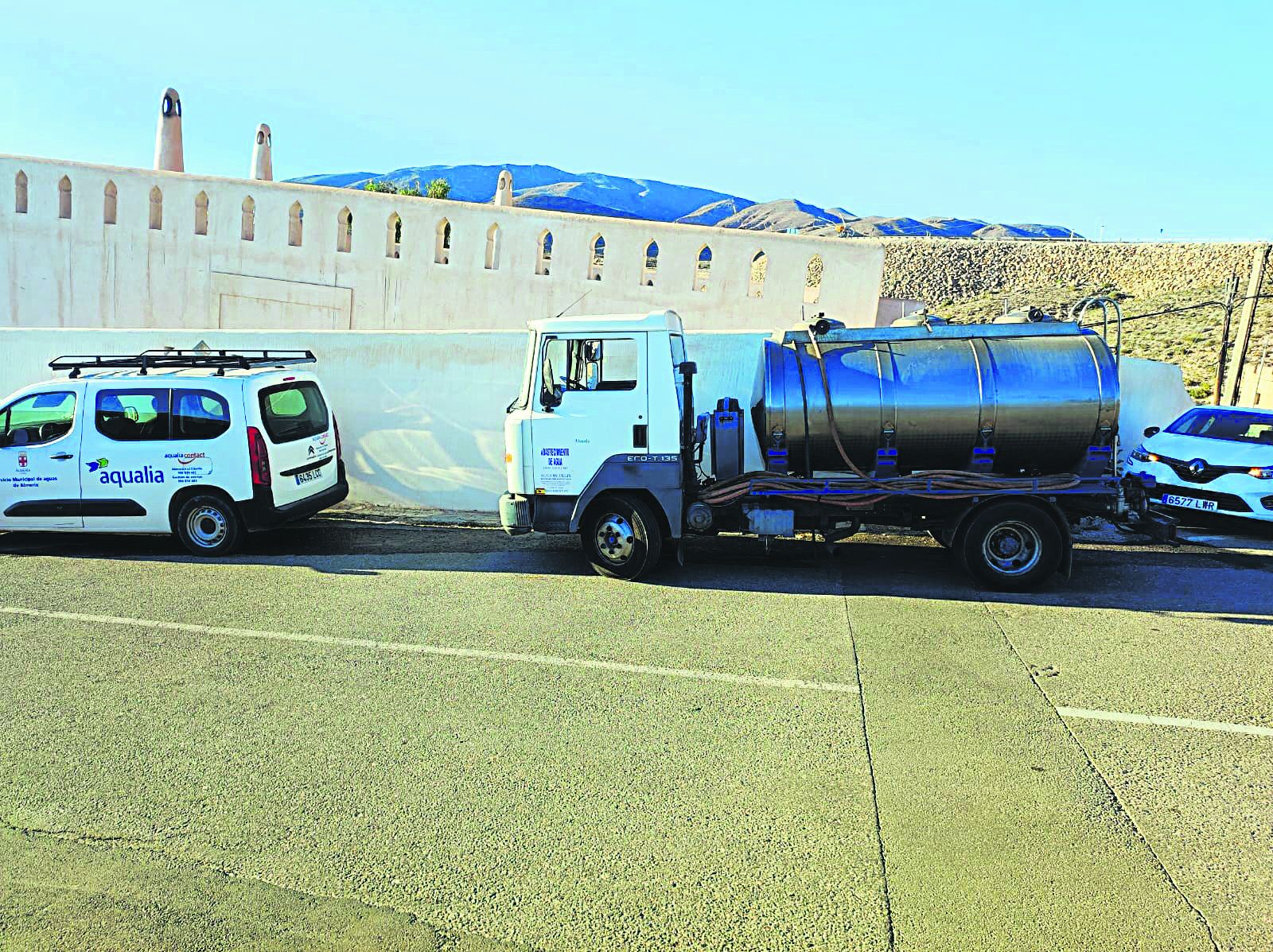 Camiones cisterna están llevando agua a las zonas afectadas desde el pasado viernes