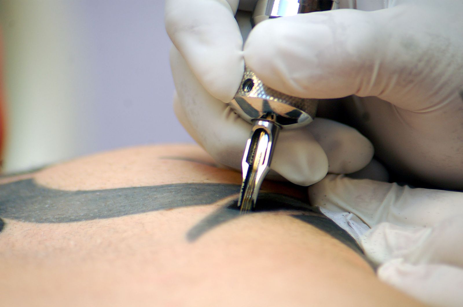 Un tatuaje permite detener, dos años después, al autor de un atraco a una farmacia de Camas