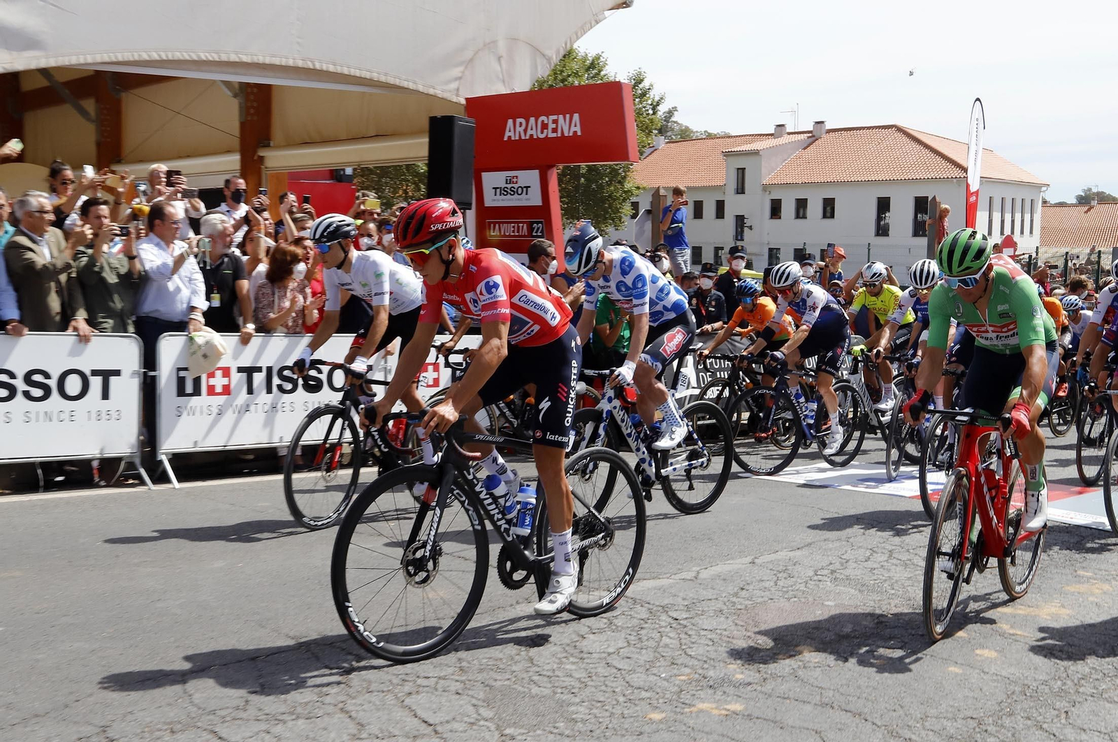 Imágenes de la Vuelta Ciclista a España en su salida desde Aracena en la 17ª etapa