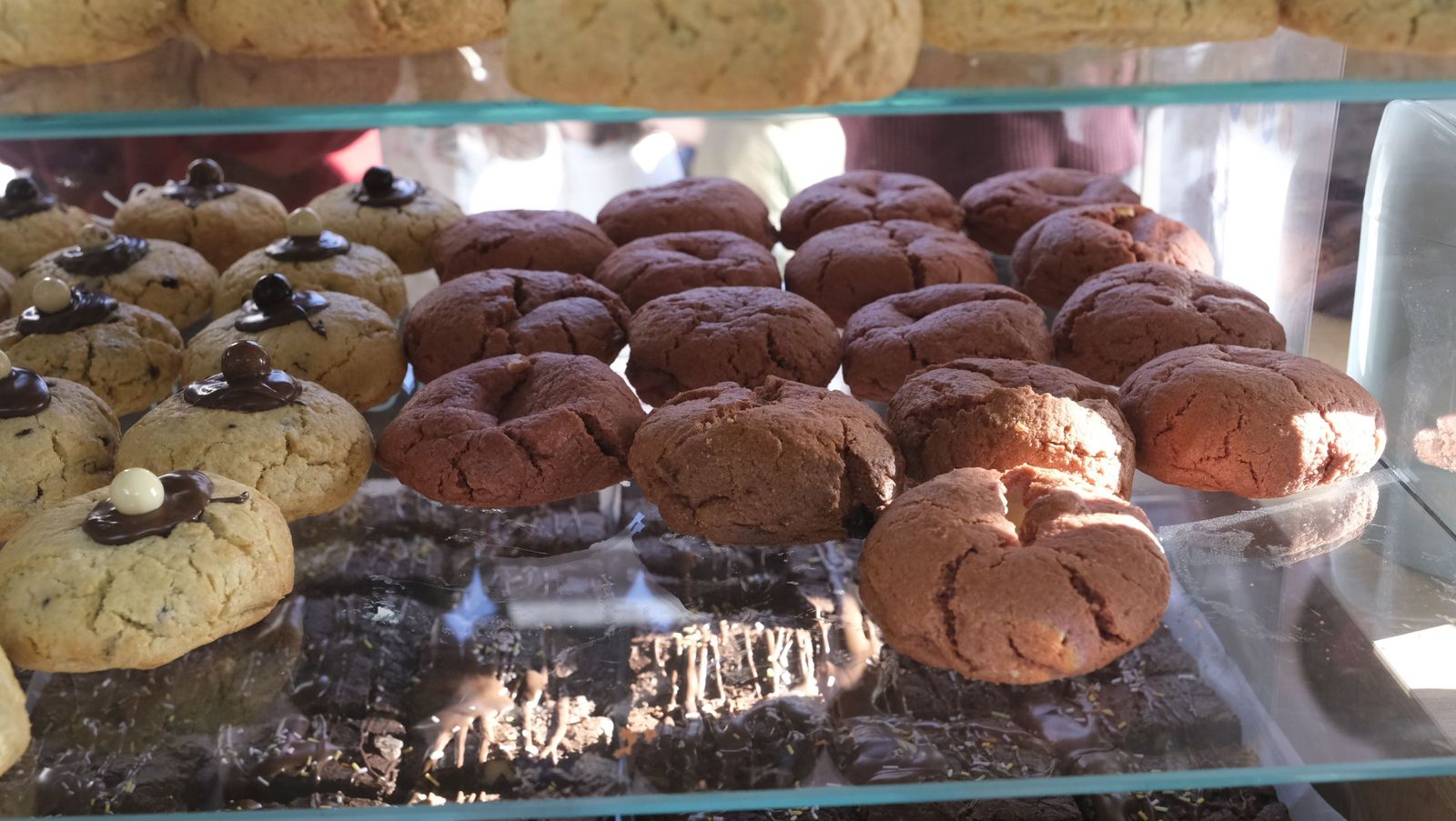 Colas interminables y tartas a un euro: la mejor 'cheesecake' de Almería conquista el centro de la ciudad