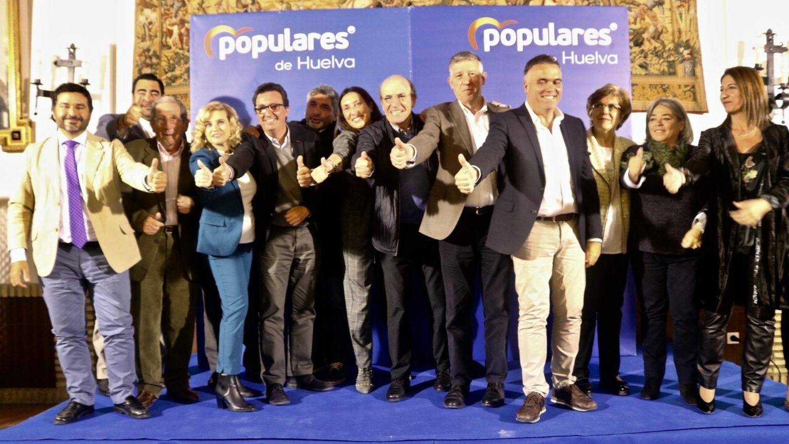 Equipo del Partido Popular ayer en el cierre de la campaña electoral en La Palma del Condado.