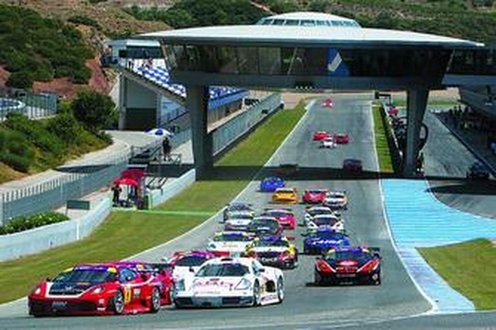 La carrera de Gran Turismo se disputó bajo un sol de justicia.