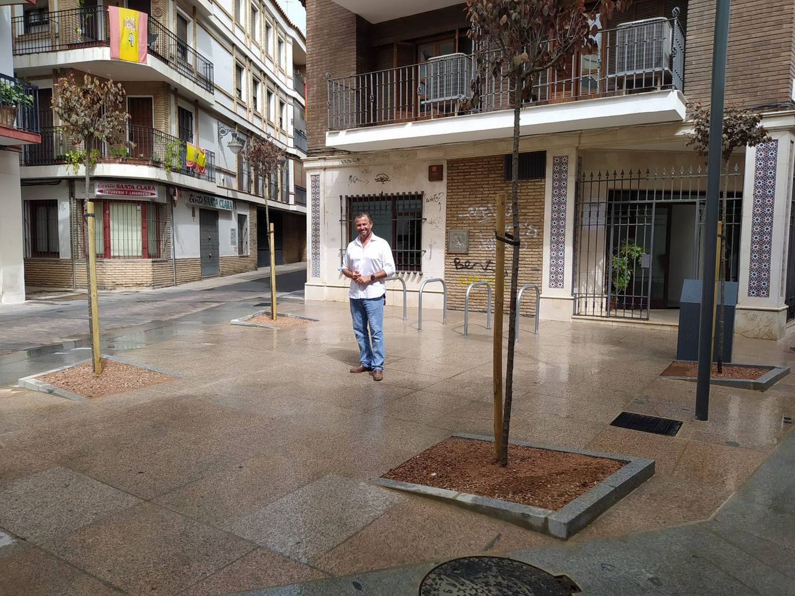 Nueva plaza en el encuentro con la calle Peréz de Castro.