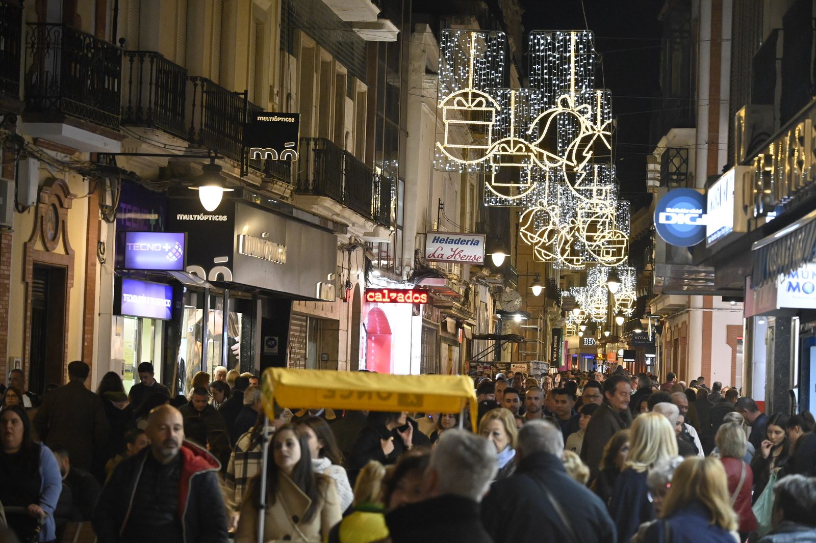 Imágenes del alumbrado navideño en las calles de Huelva