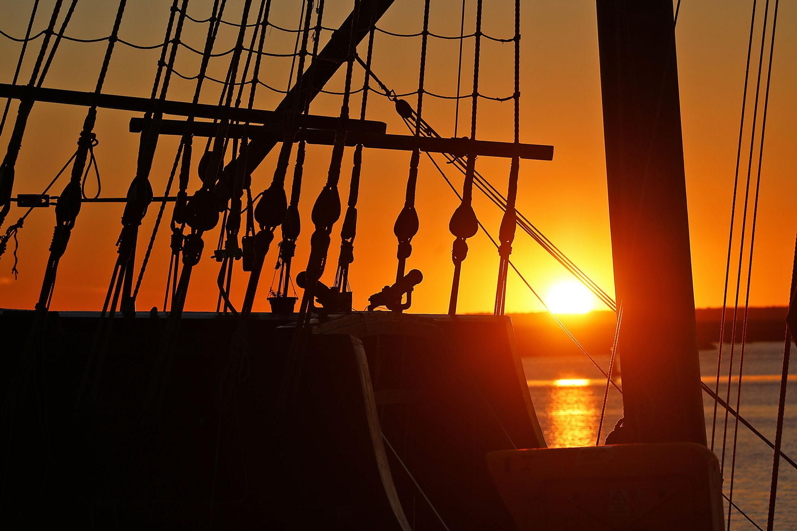 Imágenes de la Nao Victoria en el muelle de Levante