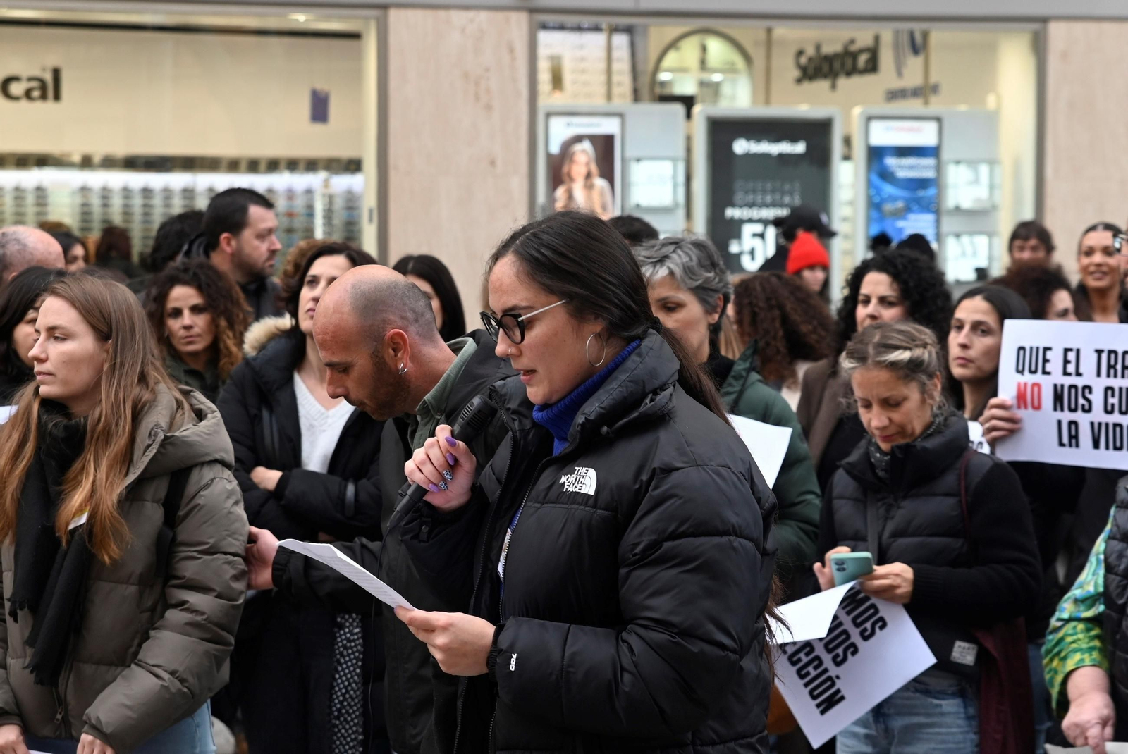 La concentración en Córdoba por la educadora social asesinada en Badajoz, en imágenes