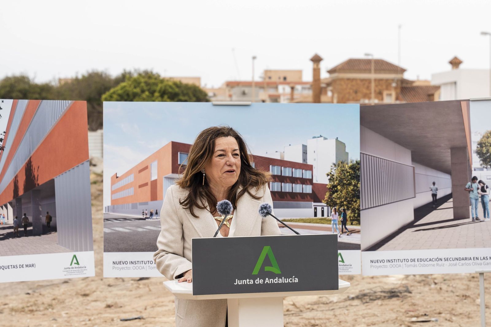 Las mejores imágenes de la colocación de la primera piedra del nuevo IES Las Marinas de Roquetas