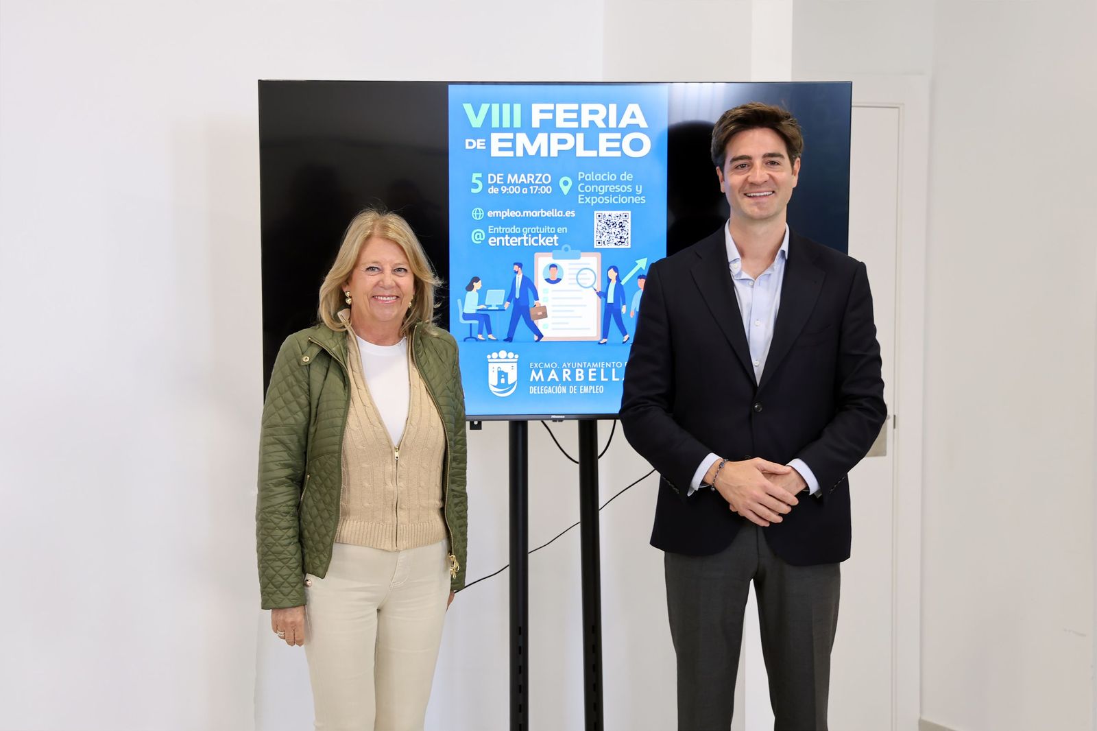 La alcaldesa, Ángeles Muñoz, y  el director general de Empleo, Alejandro Freijo.