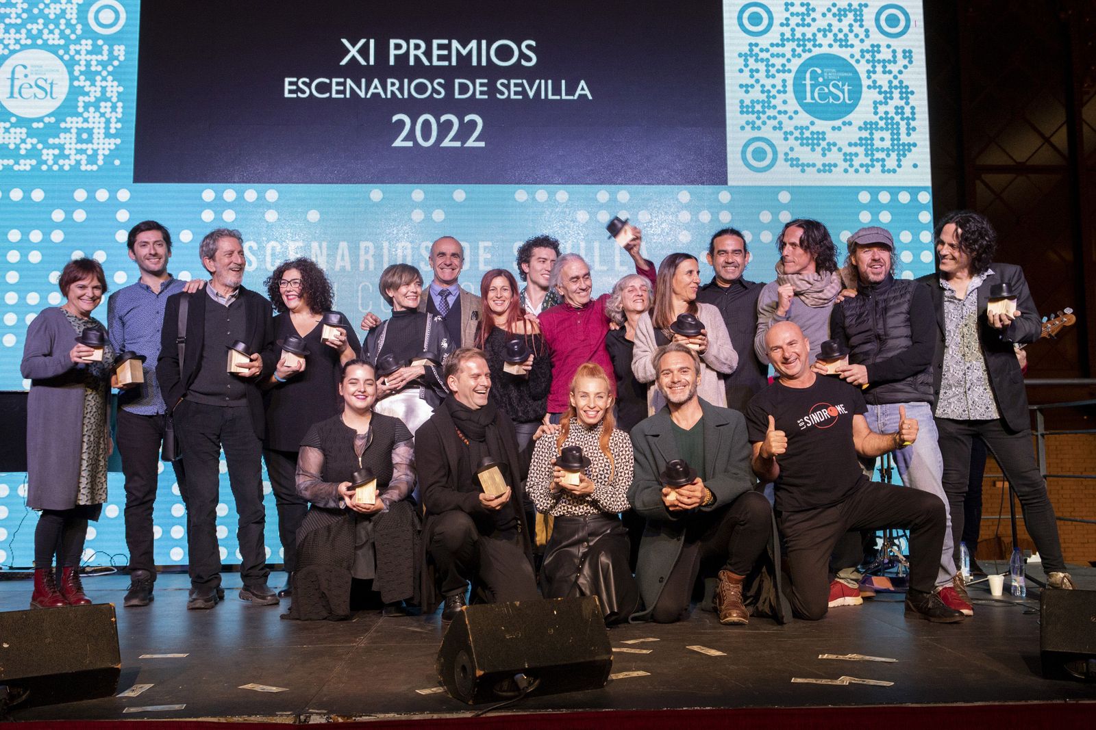 Foto de familia de los reconocidos en los Premios Escenario.
