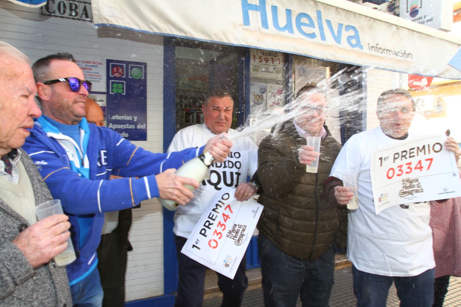 Alegría en Huelva tras tocar por primera vez el gordo en la capital.