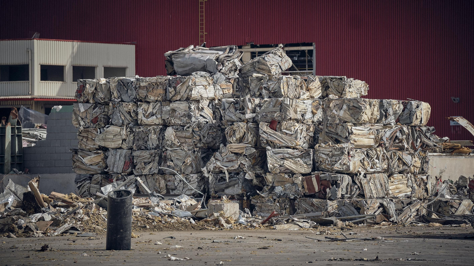 Derribo de la antigua factoría de Delphi.