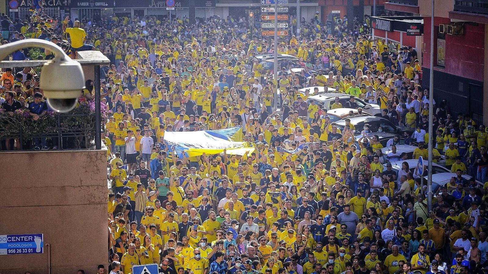 Marea amarilla para recibir al Cádiz