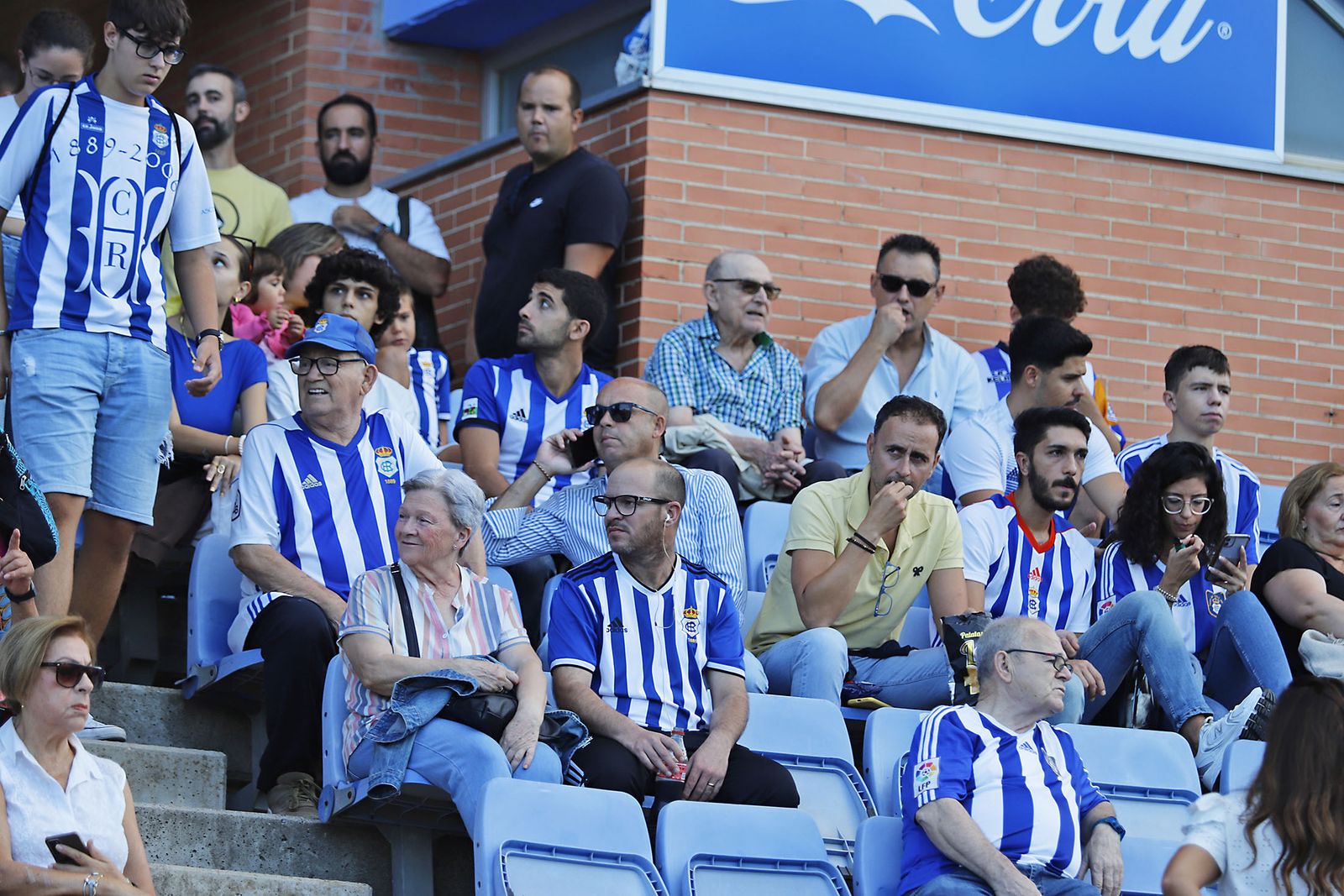 Imágenes del ambiente en el Recreativo de Huelva y Antequera CF